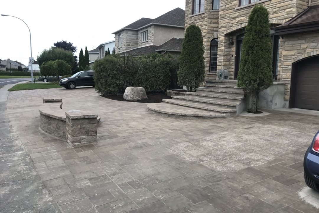 entry-paving-pave-and-garage-house